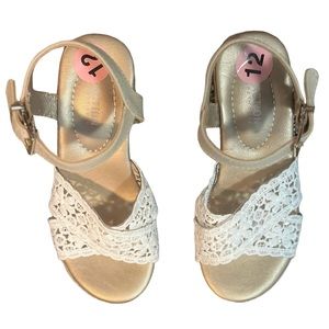 Little Girls Size 12 Sandals Gold with White Embroidery. Her first heels!